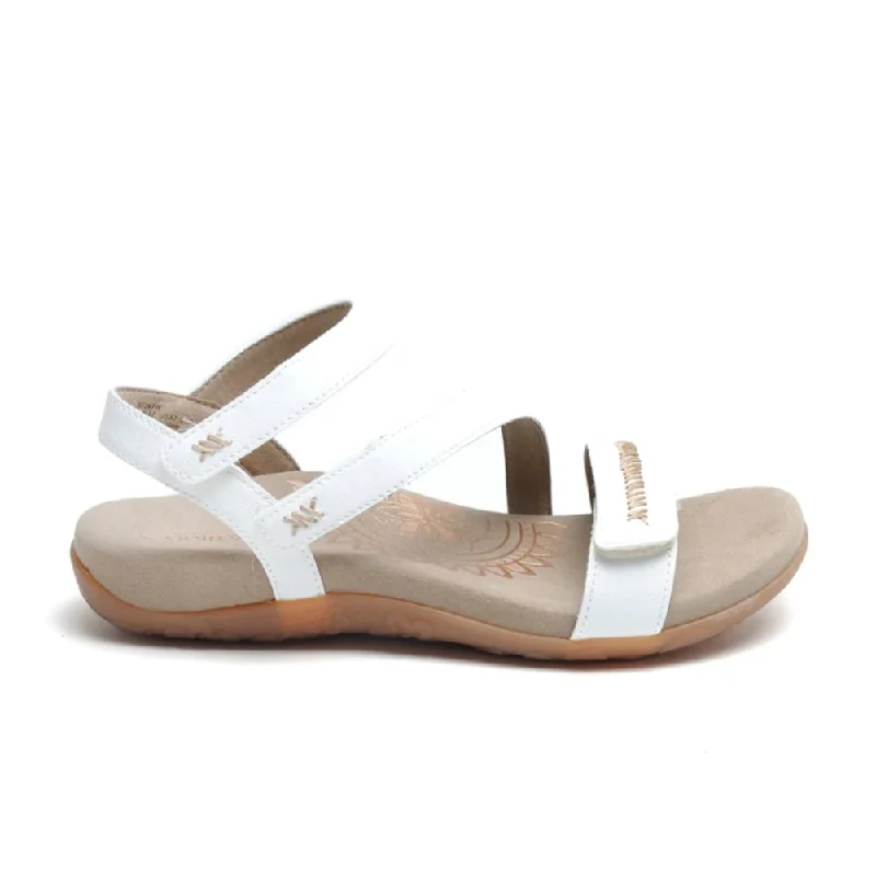 Vintage-Modern Style Offers Aetrex Women's Gabby - White
