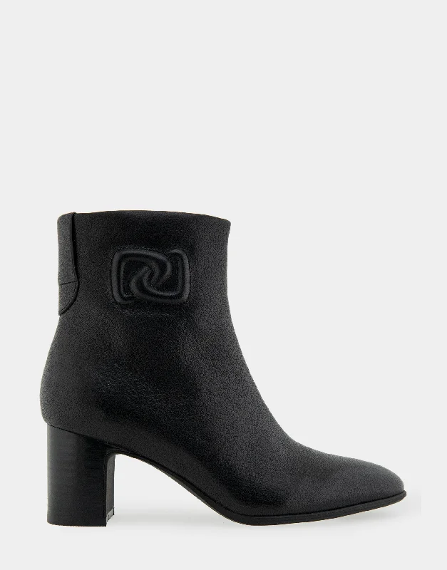Luxury Formal Shoes Deals Magnus Logo