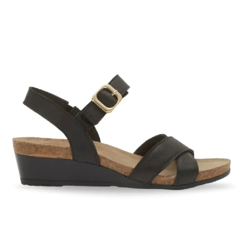 Trendy Women's Wear Collection Naot Women's Throne - Black