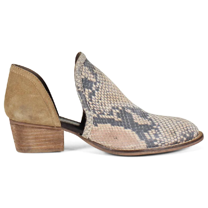 Premium Boots Discounts Shy Town Cheetah Round Toe Cowboy Booties