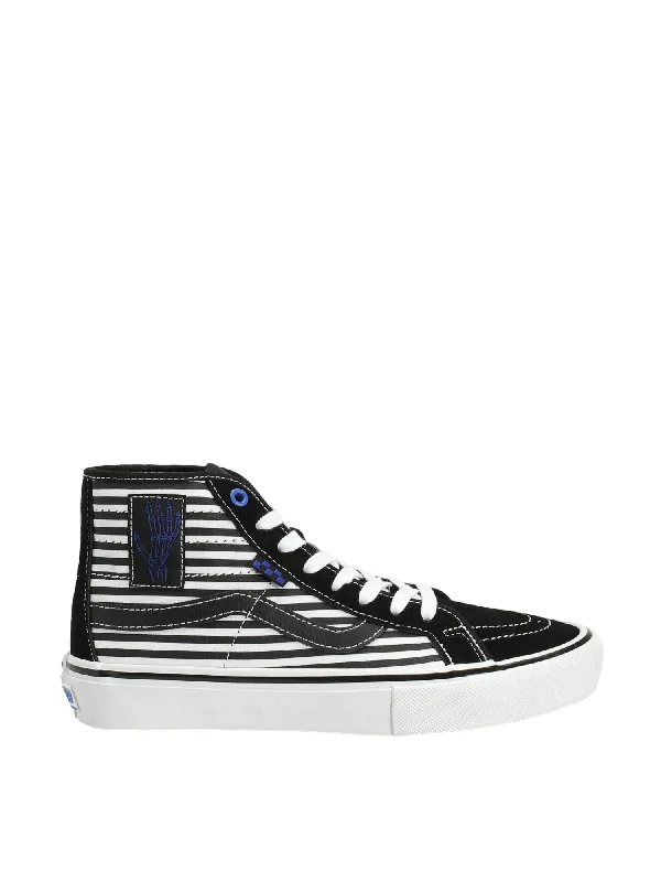 Unisex Skate Sk8-Hi Top Sneaker In Black,white