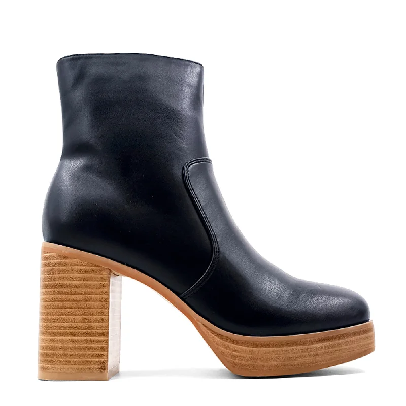 Streetwear-Inspired Footwear Vernita Round Toe Platform Boots