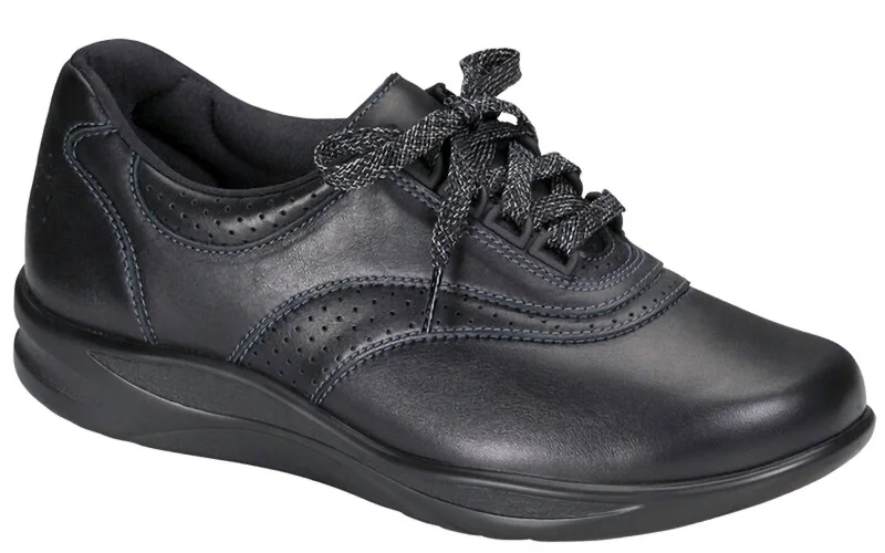 Women's Walk Easy Walking Shoe - Medium Width In Black