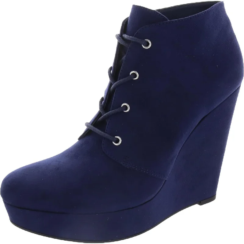 Modern Chic Discounts GBG Los Angeles Womens Aheela Faux Suede Ankle Wedge Boots