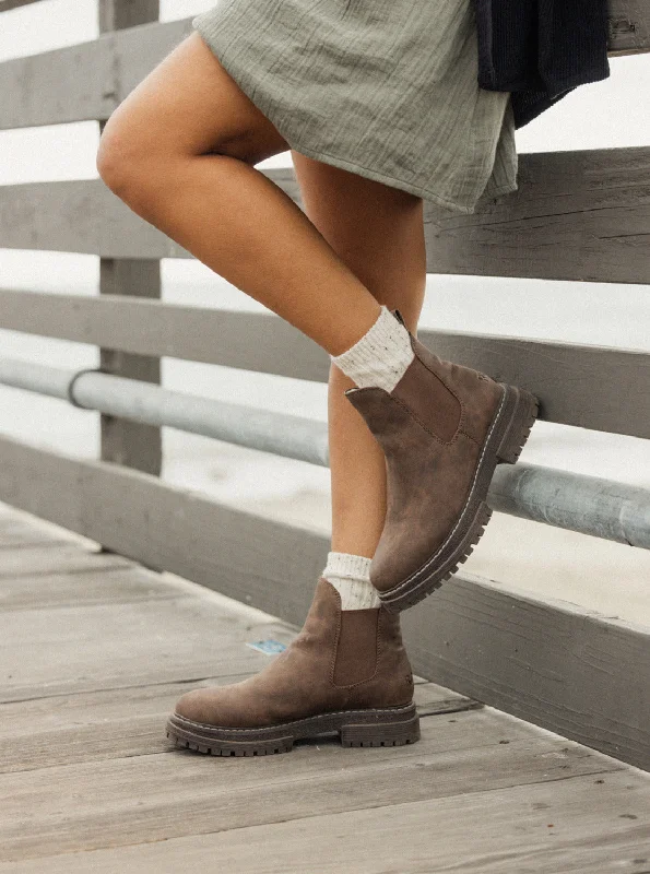 Dive Into Trendy Styles Lorena Winter Boots - Brown