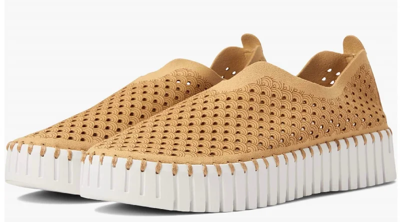 Women's Dress Shoes Tulip Platform In Latte