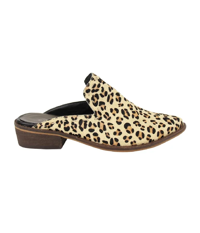Soft Sole Casual Shoes Women's Carissa Flats In Leopard