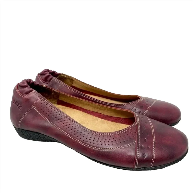 On-Trend Fashion Offers Women's Sleek Ballet Flat Shoes In Wine
