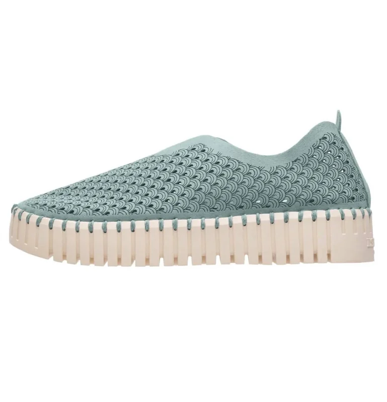 Trendy Looks On Sale Women's Tulip Slip-On Shoe In Bleached