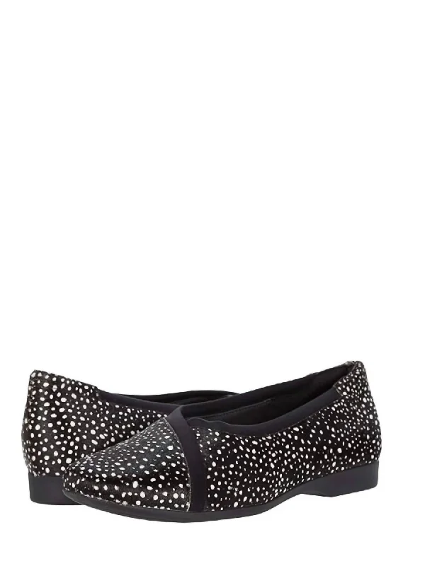 Luxury Fashion Discounts Women's Un Darcey Ease 2 Ballet Flats - Wide Width In Black,white Luxury Fashion Discounts Women's Un Darcey Ease 2 Ballet Flats - Wide Width In Black,white