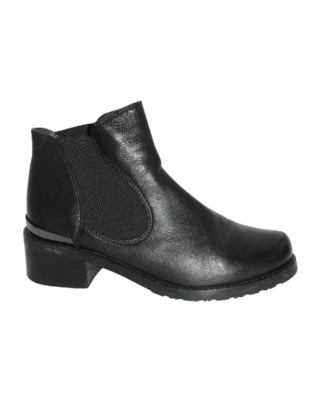 Stuart Weitzman Ankle Boots in Black Leather