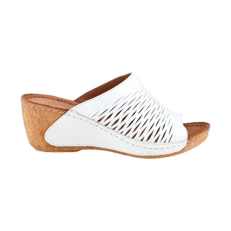 Boutique Styles Spring Step Women's Cunacena Sandal - White