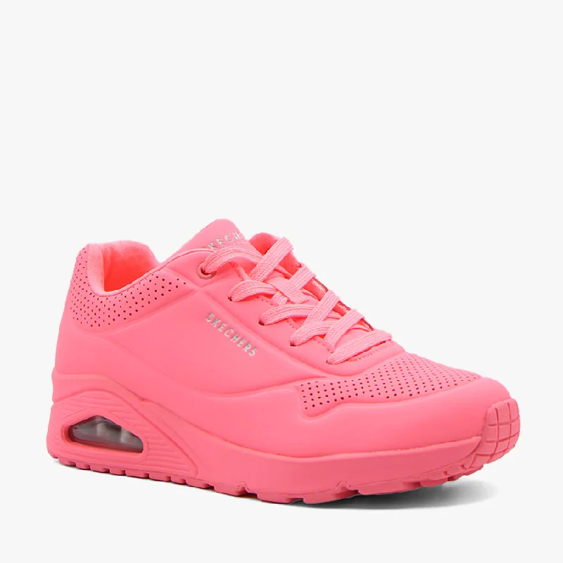 Laid-Back Fashion Offers UNO-STAND ON AIR CORAL