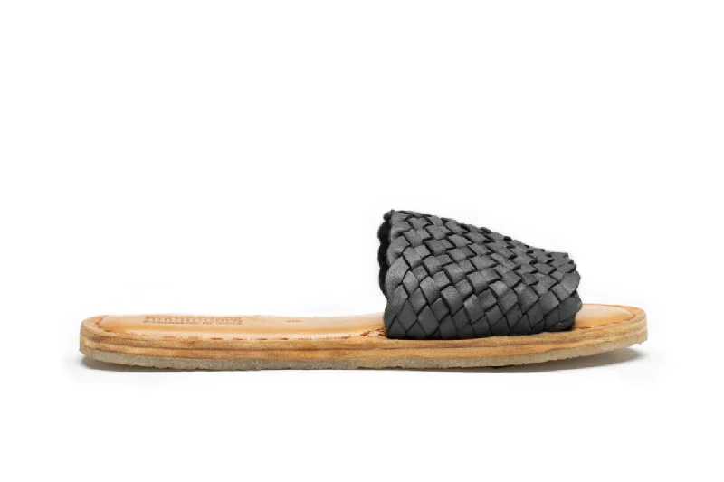 Urban Elegance Deals Women's Woven Sandal in Charcoal